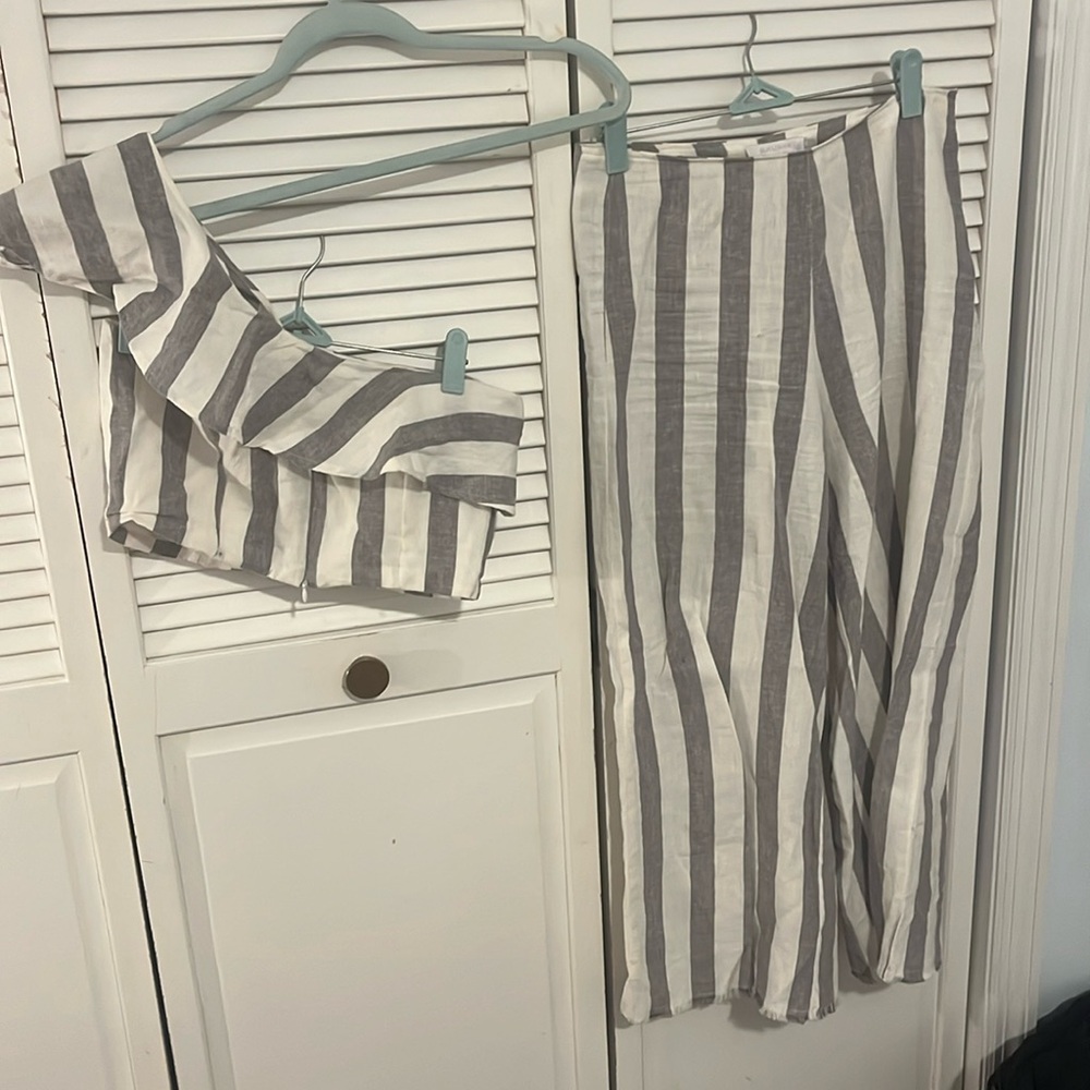 Gray set striped
